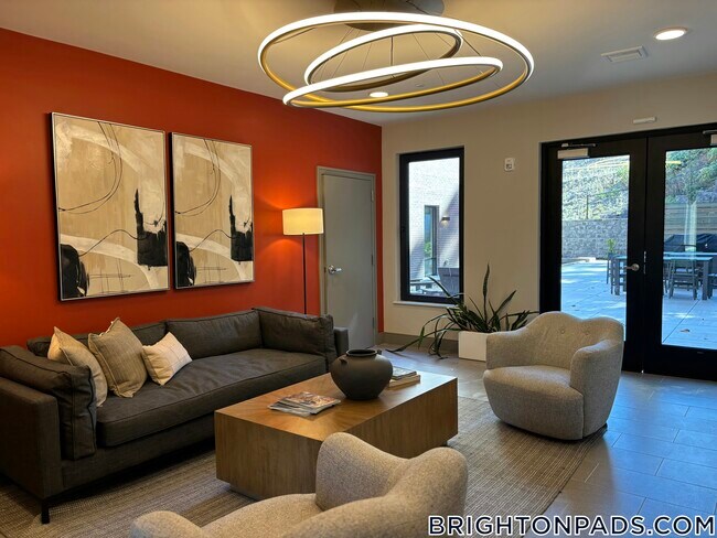 249 Corey Rd in Boston, MA - Foto de edificio - Building Photo