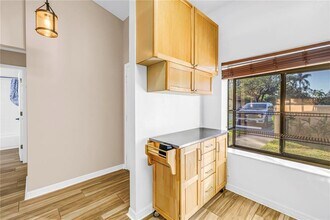 8415 Gardens Cir in Sarasota, FL - Building Photo - Building Photo