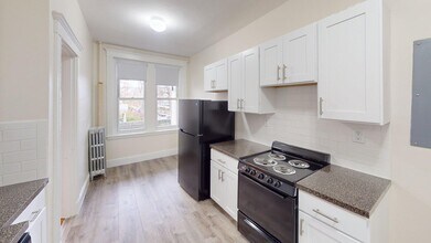 208 Kelton St, Unit 4-7 in Boston, MA - Foto de edificio - Building Photo