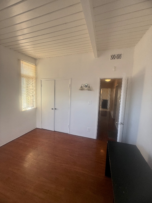 8401 Darby Ave in Los Angeles, CA - Building Photo - Building Photo