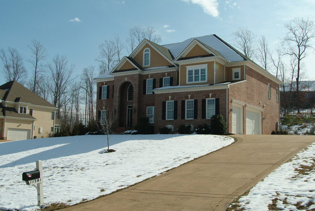 14201 Riverdowns South Dr in Midlothian, VA - Foto de edificio - Building Photo