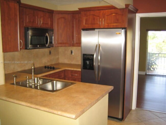 10824 N Kendall Dr in Miami, FL - Building Photo - Building Photo