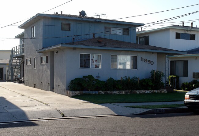 11890 Manor Dr in Hawthorne, CA - Building Photo - Building Photo