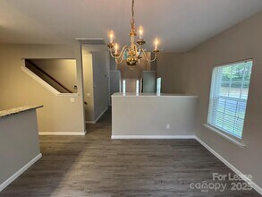 2184 Winthrop Chase Dr in Charlotte, NC - Foto de edificio - Building Photo