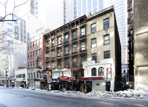 152 E 46th St in New York, NY - Building Photo - Building Photo