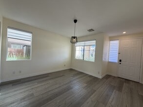 10756 Turquoise Valley Dr in Las Vegas, NV - Building Photo - Building Photo