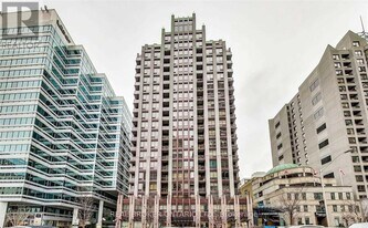 85 Bloor St E in Toronto, ON - Building Photo