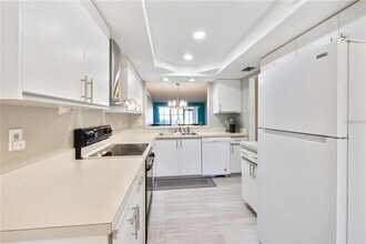 6211 Timberlake Dr in Sarasota, FL - Foto de edificio - Building Photo