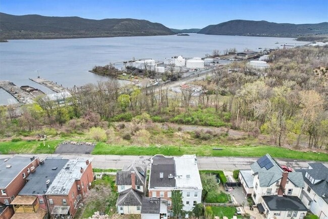 33 Bay View Terrace in Newburgh, NY - Building Photo - Building Photo