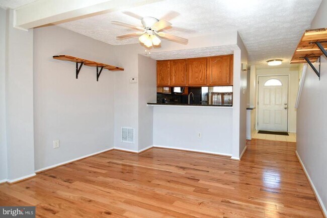 8417 Cedar Falls Ct in Springfield, VA - Building Photo - Building Photo