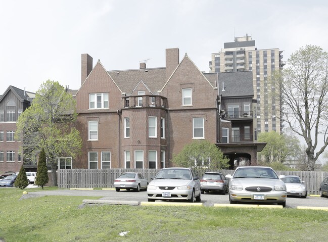 Nancy Page Residence in Minneapolis, MN - Foto de edificio - Building Photo