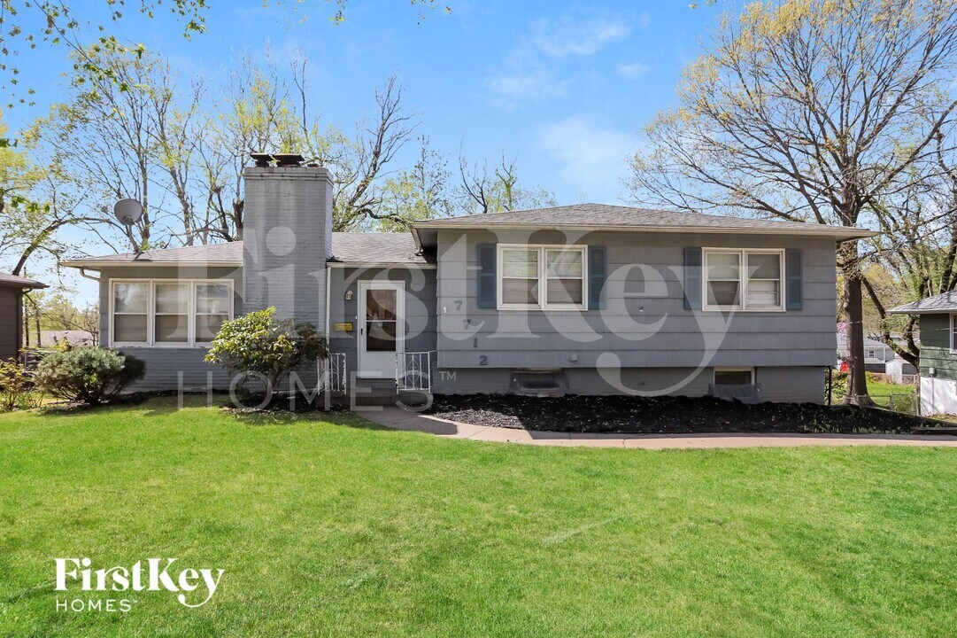 7712 Arlington Ave in Raytown, MO - Building Photo