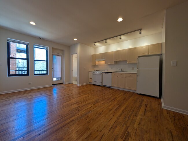 912 W Dakin St, Unit 404