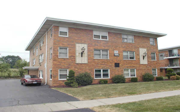 10805 S Lloyd Dr in Worth, IL - Foto de edificio