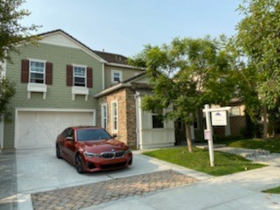 6321 Sagebrush Bend Way in San Diego, CA - Building Photo