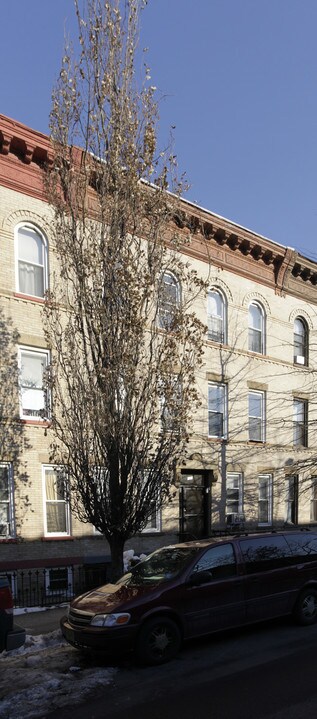 121 Freeman St in Brooklyn, NY - Building Photo