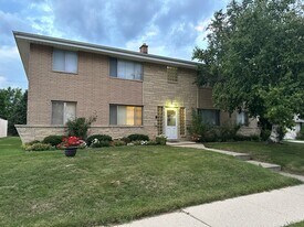 720 Lakeview Ave, Unit #2 in South Milwaukee, WI - Building Photo