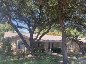 575 Manco Rd in Lewisville, TX - Building Photo