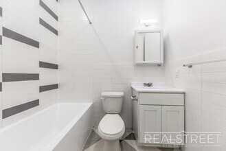 12 Verona Pl, Unit 2B in Brooklyn, NY - Foto de edificio - Building Photo