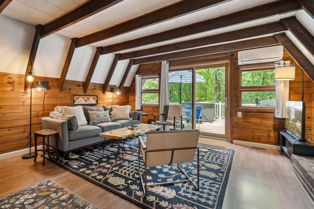 51 Lake Pines Cir in Conway, NH - Building Photo