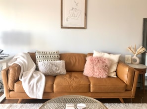 2717 42nd Rd in Long Island City, NY - Foto de edificio - Building Photo