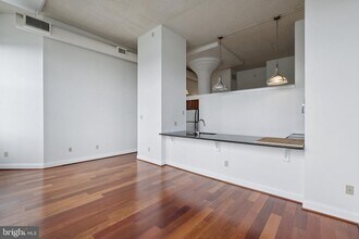 2429 Locust St in Philadelphia, PA - Building Photo - Building Photo