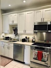 1064 Beacon St in Brookline, MA - Building Photo - Building Photo