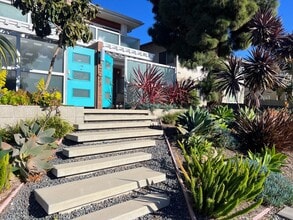 2233 Manchester Ave, Unit 1 in Encinitas, CA - Building Photo - Building Photo