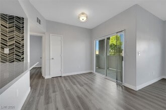 7255 W Sunset Rd, Unit 1087 in Las Vegas, NV - Building Photo - Building Photo