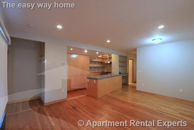 132 Columbia St, Unit #1 in Cambridge, MA - Foto de edificio - Building Photo