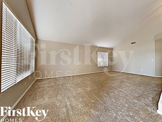 7323 E Navarro Ave in Mesa, AZ - Building Photo - Building Photo