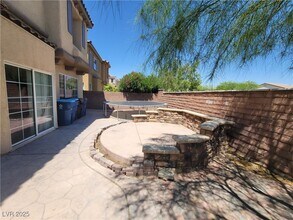 8252 Settlers Inn Ct in Las Vegas, NV - Building Photo - Building Photo