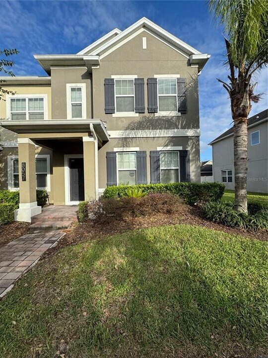 8057 Sweet Orange Ave in Winter Garden, FL - Building Photo