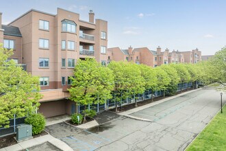 Independence Harbor in Edgewater, NJ - Foto de edificio - Building Photo