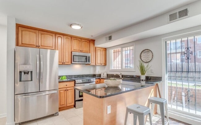 1386 Bryant St NE, Unit #103 in Washington, DC - Foto de edificio - Building Photo