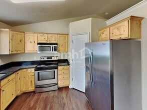 2095 E Shadow Dr in Eagle Mountain, UT - Building Photo - Building Photo