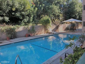 7040 Haskell Ave in Los Angeles, CA - Building Photo - Building Photo