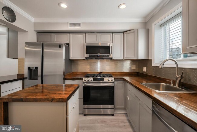 1015 First St in Alexandria, VA - Building Photo - Building Photo