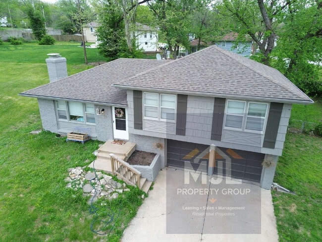 5908 E 95th Terrace in Kansas City, MO - Building Photo - Building Photo