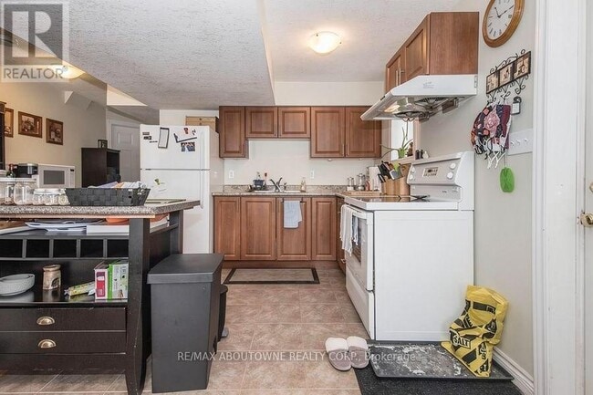 235 Farley Dr in Guelph, ON - Building Photo - Building Photo