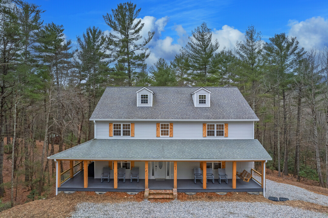 425 Mt Paron Rd in Deep Gap, NC - Building Photo