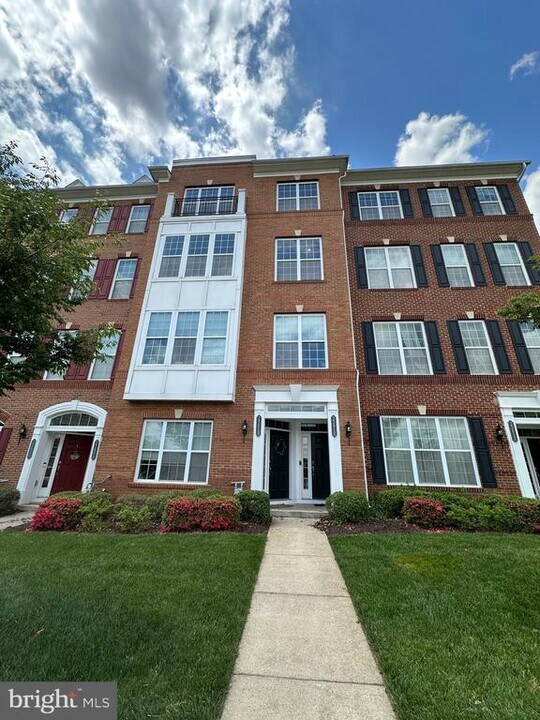 23810 Hopewell Manor Terrace in Brambleton, VA - Building Photo