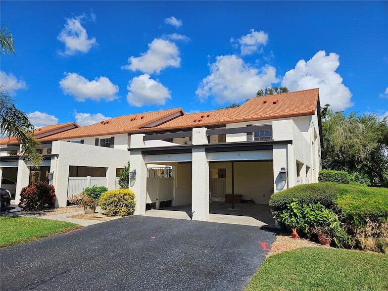 744 Avenida Estancias, Unit 144 in Venice, FL - Building Photo