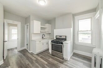 68 Mill St in Belleville, NJ - Foto de edificio - Building Photo