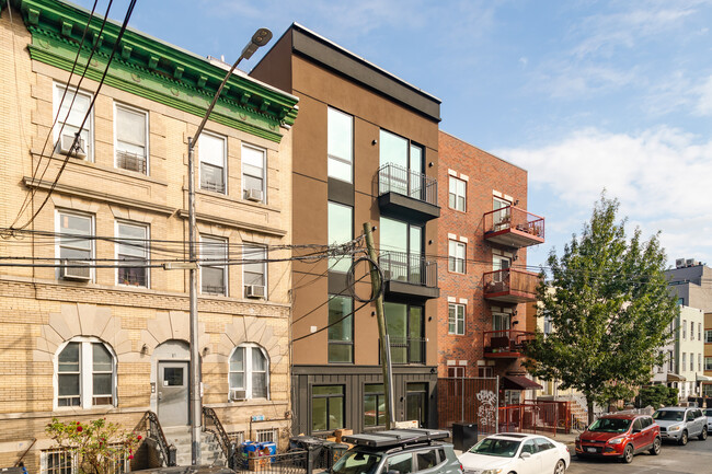 61 Troutman St in Brooklyn, NY - Building Photo - Building Photo