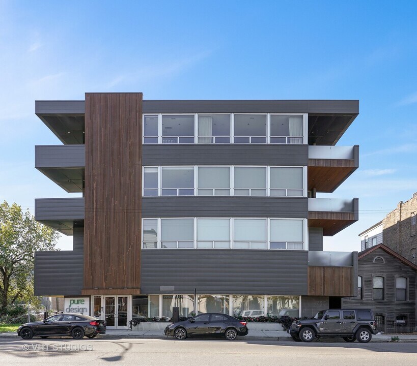 1750 N Clybourn Ave in Chicago, IL - Building Photo