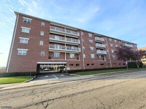 39 Union St-Unit -405 in Hackensack, NJ - Building Photo - Building Photo