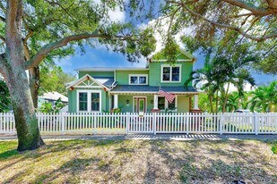 1110 Highland St S in St. Petersburg, FL - Building Photo
