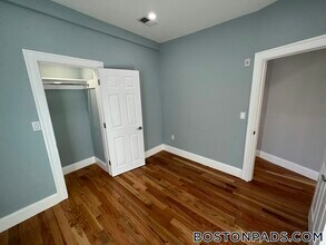 29 Alpine St, Unit 2 in Somerville, MA - Building Photo - Building Photo