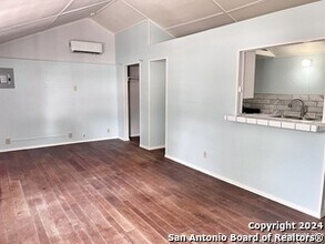 420 Willow Ave-Unit -B in New Braunfels, TX - Building Photo - Building Photo